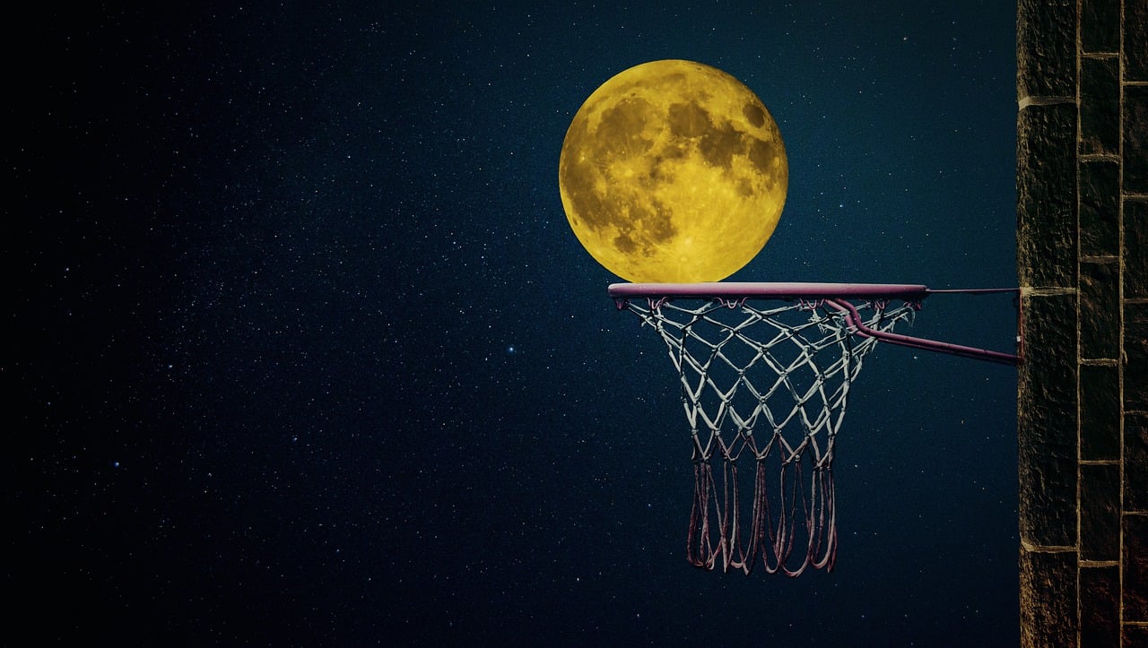 moon as (Mongoose) basketball